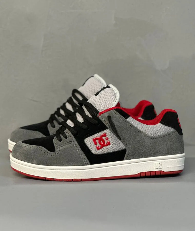 Tênis dc shoes manteca 4 black/grey/red