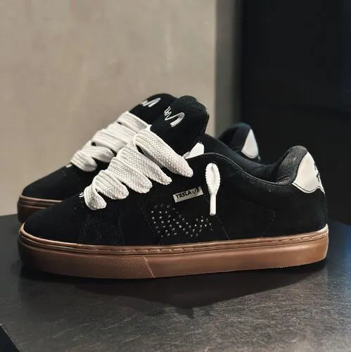 Tênis tesla hertz black gum silas bisteca